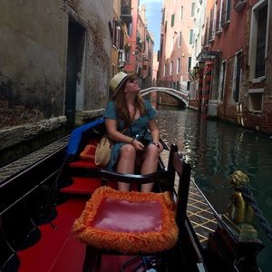 Meet your Posher, Christina